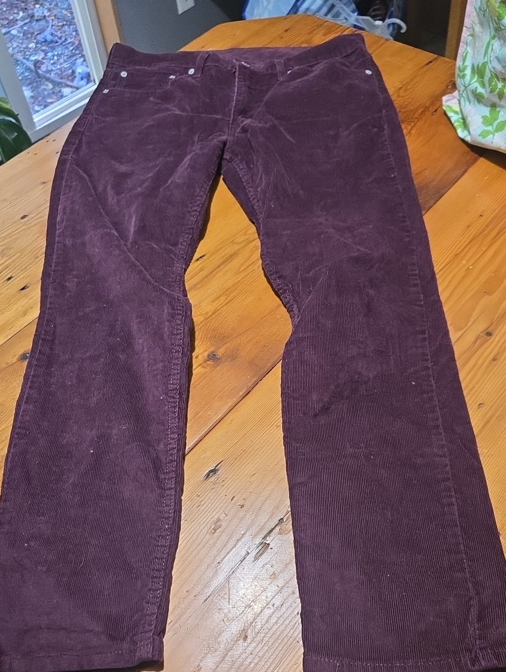 511 Levi's Women's Straight Leg Corduroy Jeans in Plum Sz 34x30